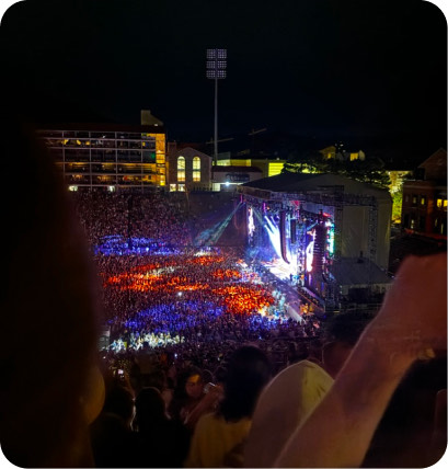 A concert crowd at night.